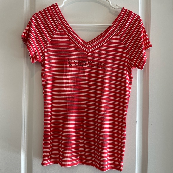 Red & White Striped Short Sleeve V-Neck bebe Tee (L) - Picture 1 of 5
